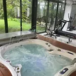 Classee Perret: Art Deco Haven In Vexin Guest house