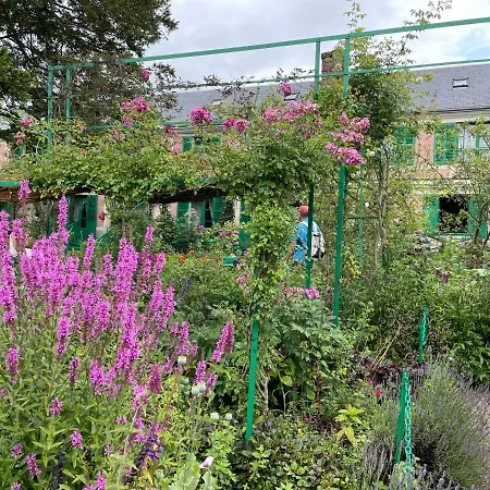 Domaine Spa Perret-Piscine Ete-Giverny A 3Mn-Jardins Monet-Le Vexin-Parc 3Ha-Aire De Jeux Enfants-Ping Pong-Chateau Artdeco Mastersuite En B&B Ou Gite De Charme-Options Breakfast-Diner-Billard-Sauna-Fitness-Hammam-Promo 2 Nuits Avec 1H Jacuzzi Offert Guest house 4*