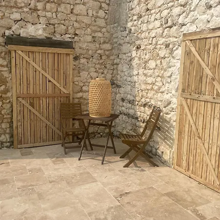 Domaine Spa Perret-Au Calme-Chateau Artdeco Mastersuite B&B Et-Ou Gite De Charme-A3Mn Giverny-Jardins Monet-Le Vexin-Piscine Ete-Parc 3Ha-Aire Enfants-Pingpong-Options Diner-Billard-Massage-Yoga-Coaching-Fitness-Sauna-Hammam-Promo 2Nuits 1Hjacuzzi Of Sainte-Genevieve-les-Gasny