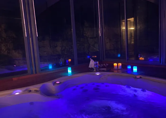 CHÂTEAU SPA ART DÉCO en B&B MASTER SUITE ET-OU GîTE CONFORT INDÉPENDANT-Parc Naturel du VEXIN-À 3Mn GIVERNY-PISCINE EXTÉRIEURE CHAUFFÉE en Saison-PING PONG-AIRE ENFANTS-Parc 3Ha-OPTIONS-DÎNER-BILLARD-JACUZZI-SAUNA-HAMMAM-MASSAGE-Coaching-FITNESS-Yoga Maison d'hôtes Sainte-Genevieve-les-Gasny