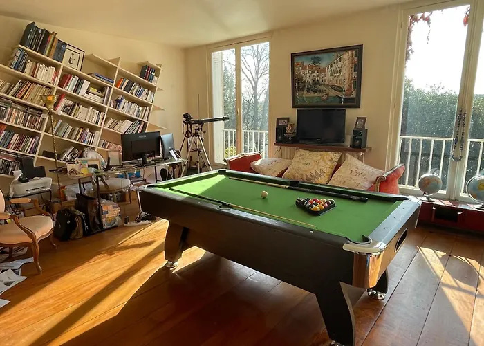 Maison d'hôtes CHÂTEAU SPA ART DÉCO en B&B MASTER SUITE ET-OU GîTE CONFORT INDÉPENDANT-Parc Naturel du VEXIN-À 3Mn GIVERNY-PISCINE EXTÉRIEURE CHAUFFÉE en Saison-PING PONG-AIRE ENFANTS-Parc 3Ha-OPTIONS-DÎNER-BILLARD-JACUZZI-SAUNA-HAMMAM-MASSAGE-Coaching-FITNESS-Yoga Sainte-Genevieve-les-Gasny