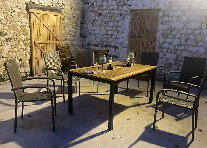 CHÂTEAU SPA ART DÉCO en B&B MASTER SUITE ET-OU GîTE CONFORT INDÉPENDANT-Parc Naturel du VEXIN-À 3Mn GIVERNY-PISCINE EXTÉRIEURE CHAUFFÉE en Saison-PING PONG-AIRE ENFANTS-Parc 3Ha-OPTIONS-DÎNER-BILLARD-JACUZZI-SAUNA-HAMMAM-MASSAGE-Coaching-FITNESS-Yoga Maison d'hôtes Sainte-Genevieve-les-Gasny